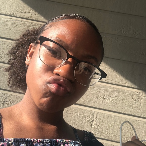 Meet your Posher, Niyarah - Picture 1 of 1